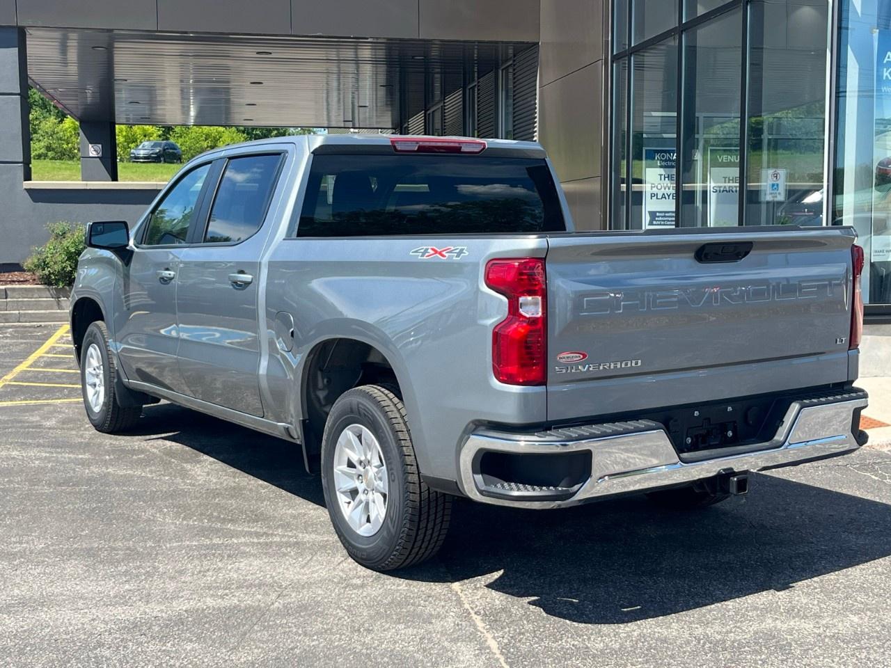 2025 Chevrolet Silverado 1500 Crew Cab Short Box 4-Wheel Drive LT Photo2