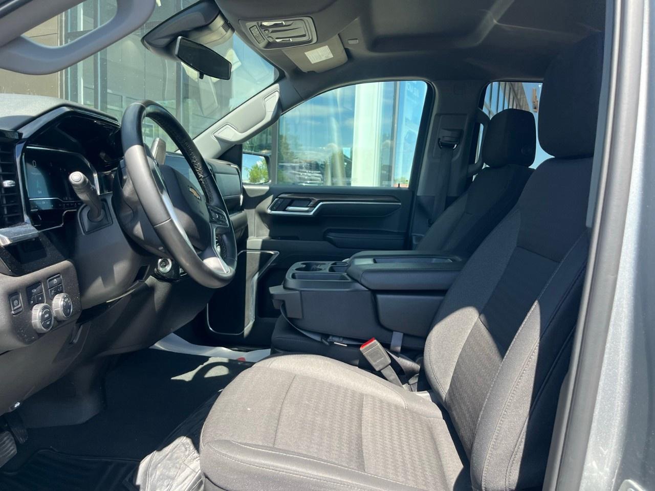 2025 Chevrolet Silverado 1500 Crew Cab Short Box 4-Wheel Drive LT Photo