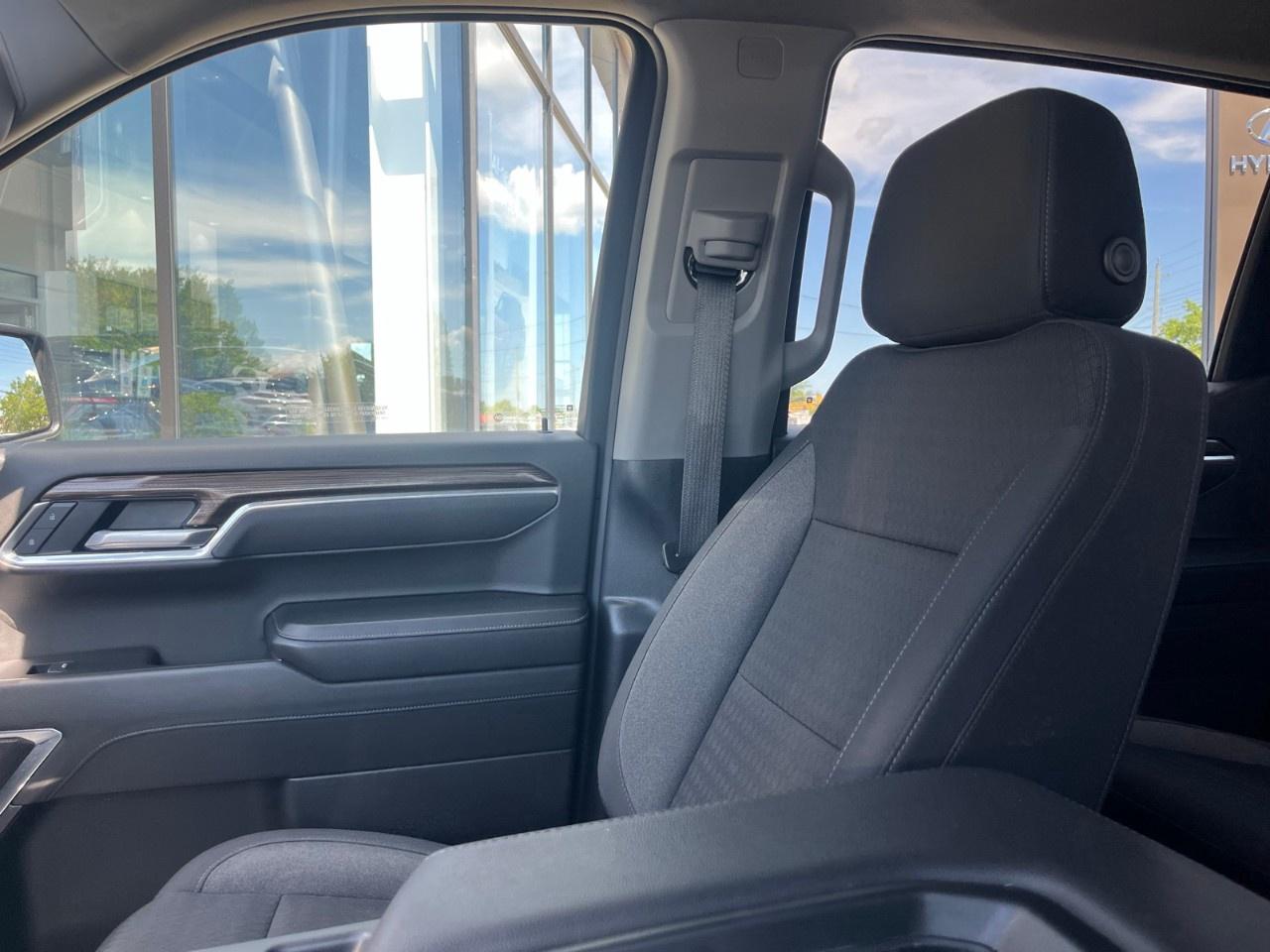 2025 Chevrolet Silverado 1500 Crew Cab Short Box 4-Wheel Drive LT Photo