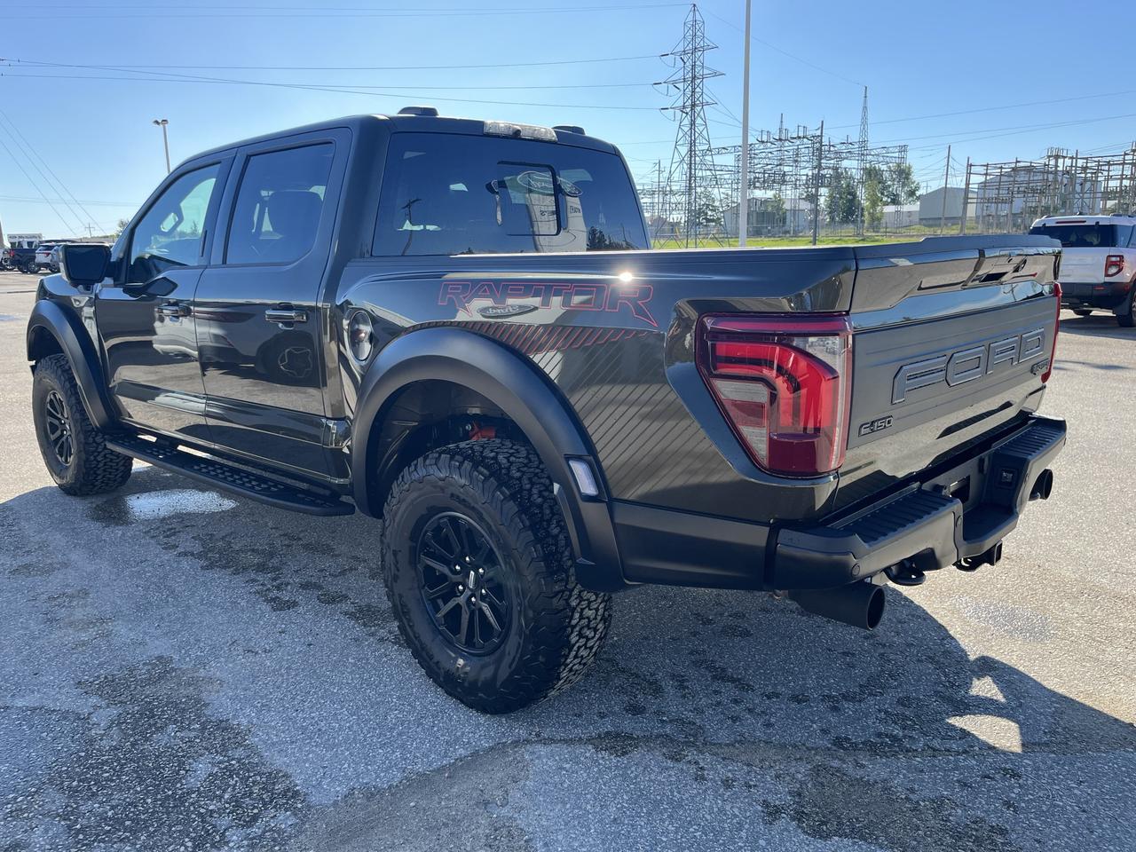 2026 Ford F-150 Raptor 4WD SuperCrew 5.5' Box Photo3