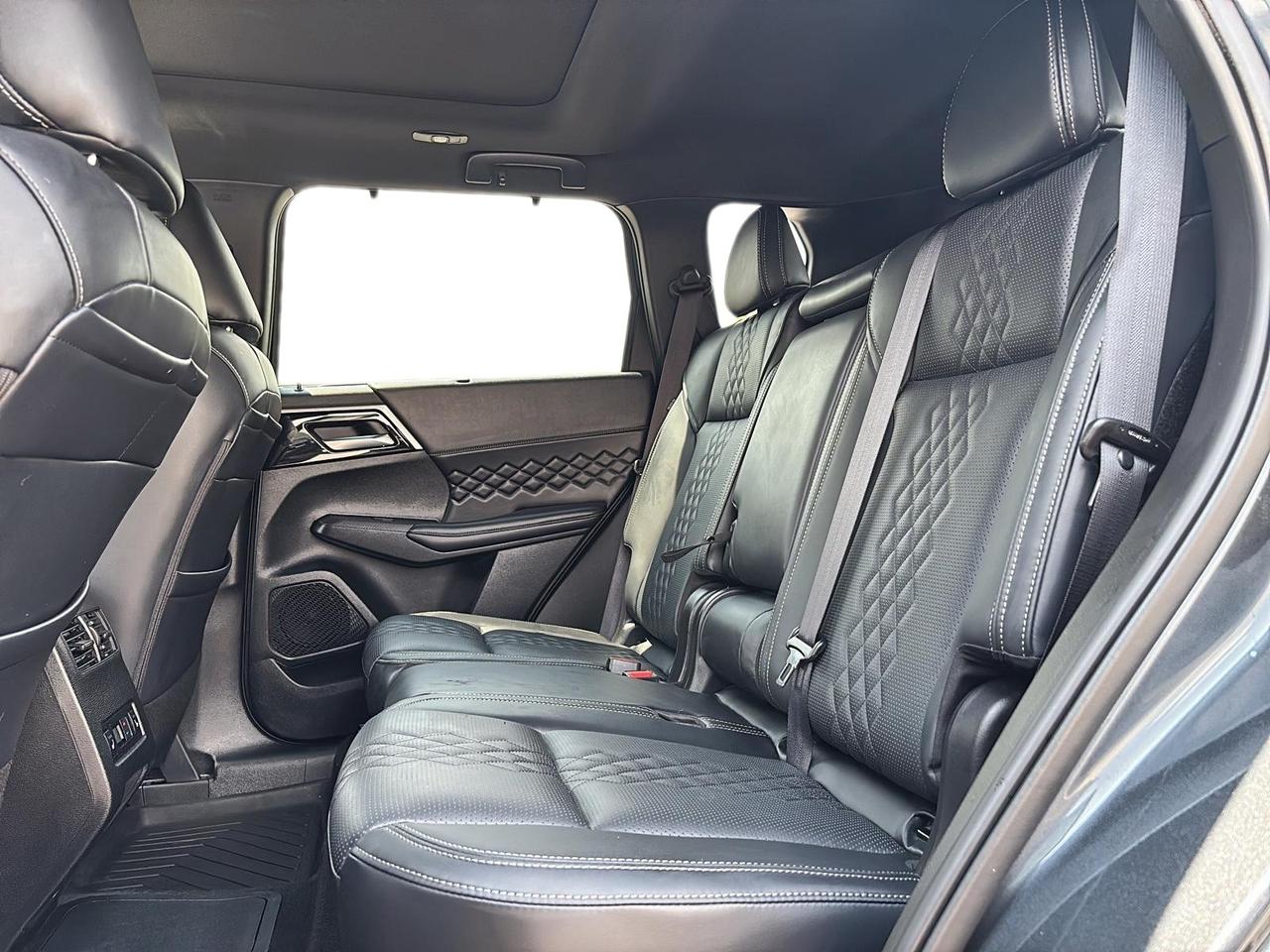 2025 Mitsubishi Outlander Phev GT Photo