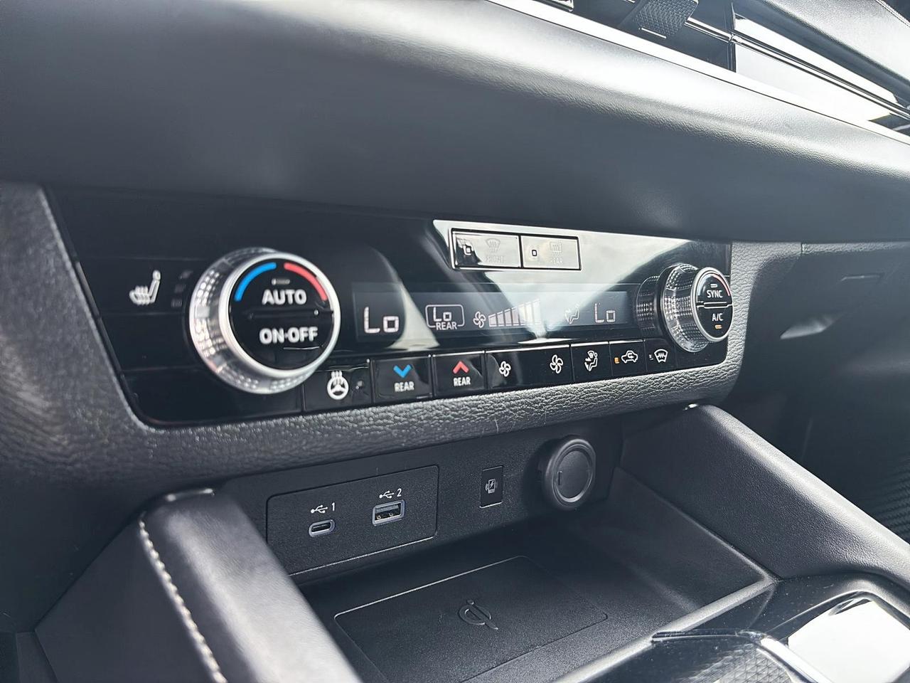 2025 Mitsubishi Outlander Phev GT Photo