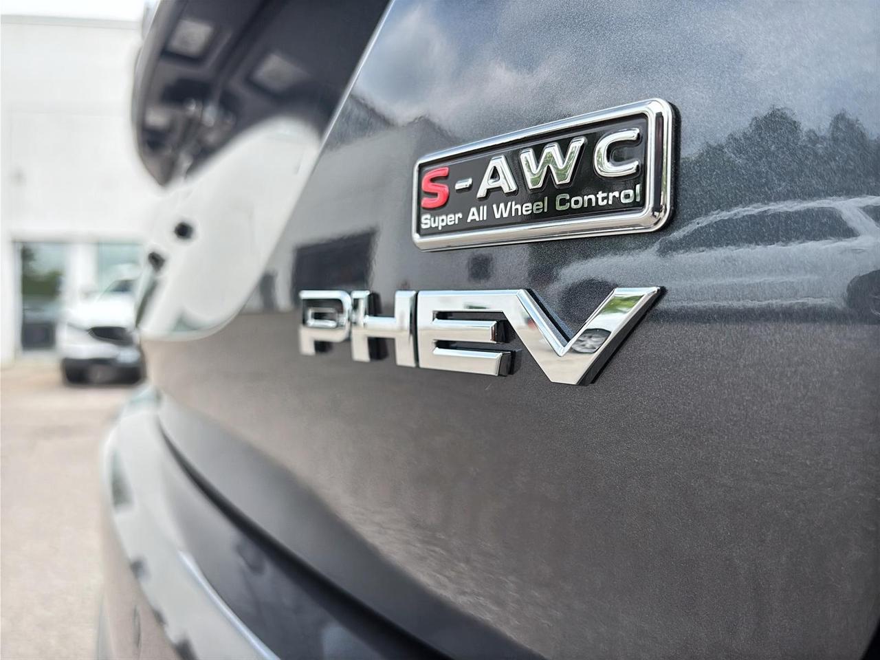 2025 Mitsubishi Outlander Phev GT Photo