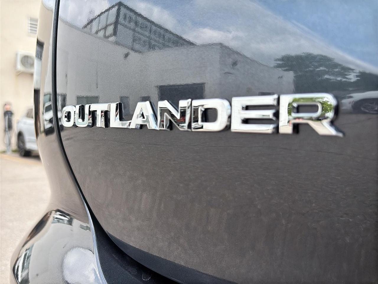 2025 Mitsubishi Outlander Phev GT Photo