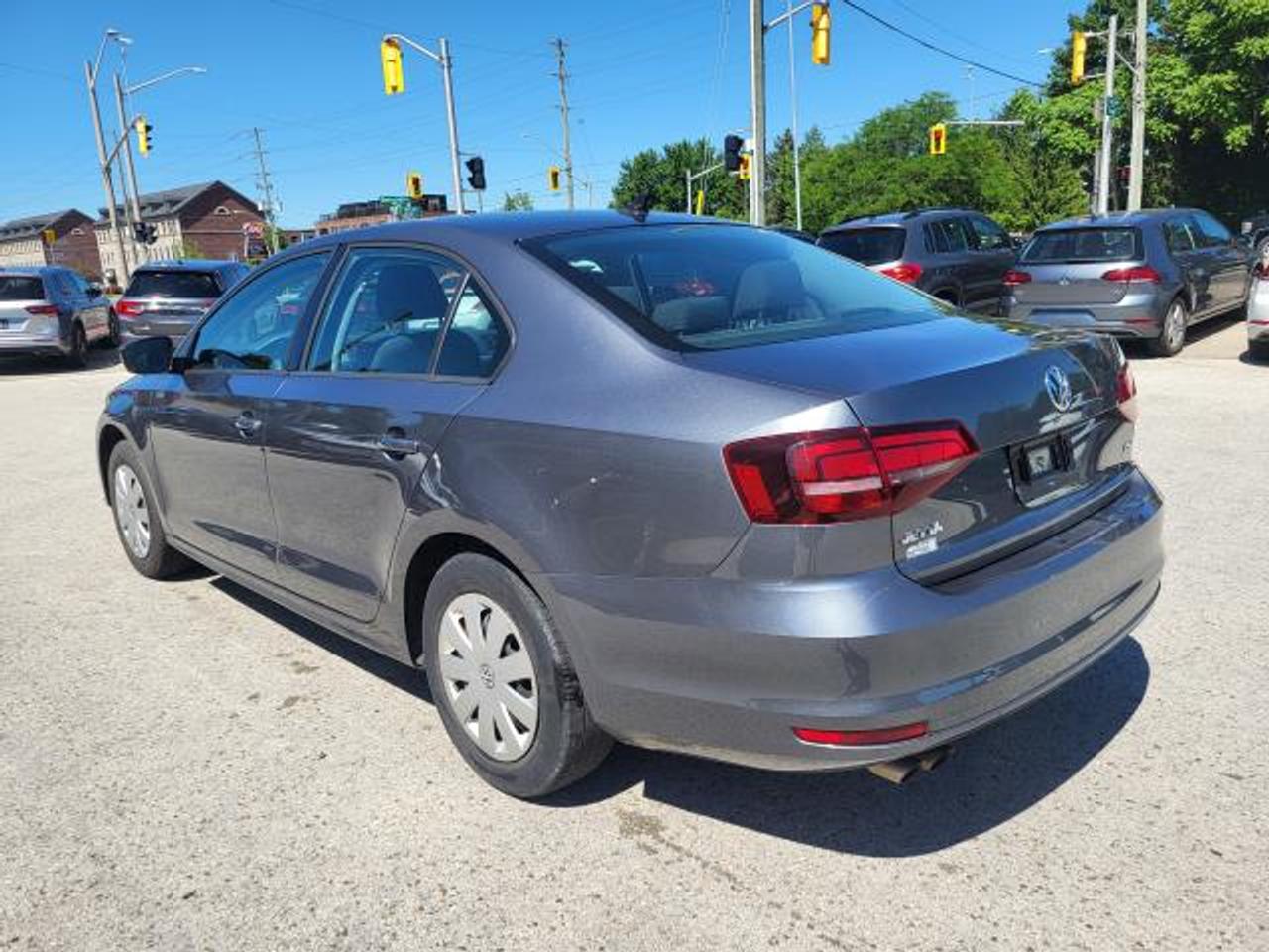 2017 Volkswagen Jetta Trendline Photo4