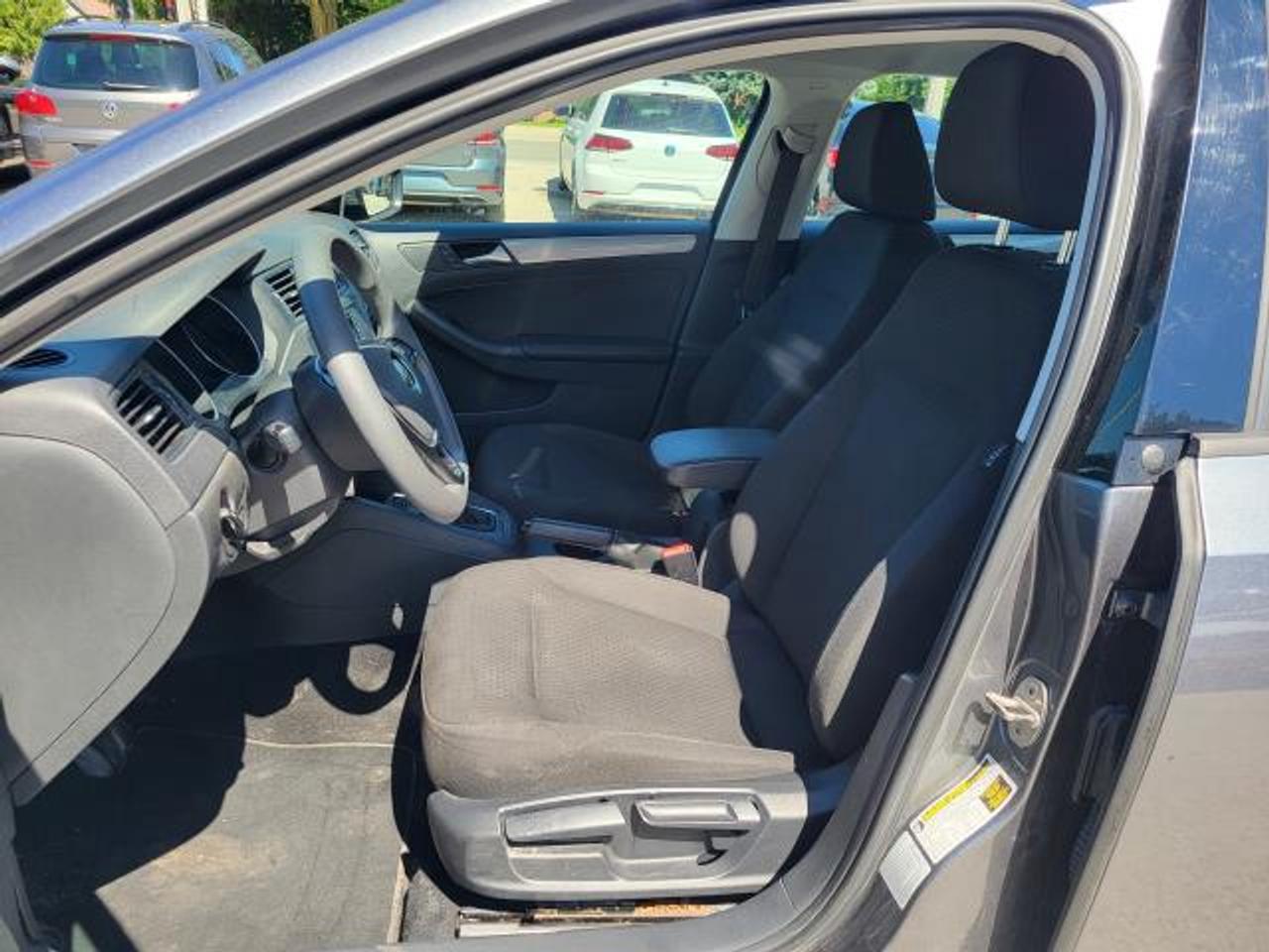 2017 Volkswagen Jetta Trendline Photo