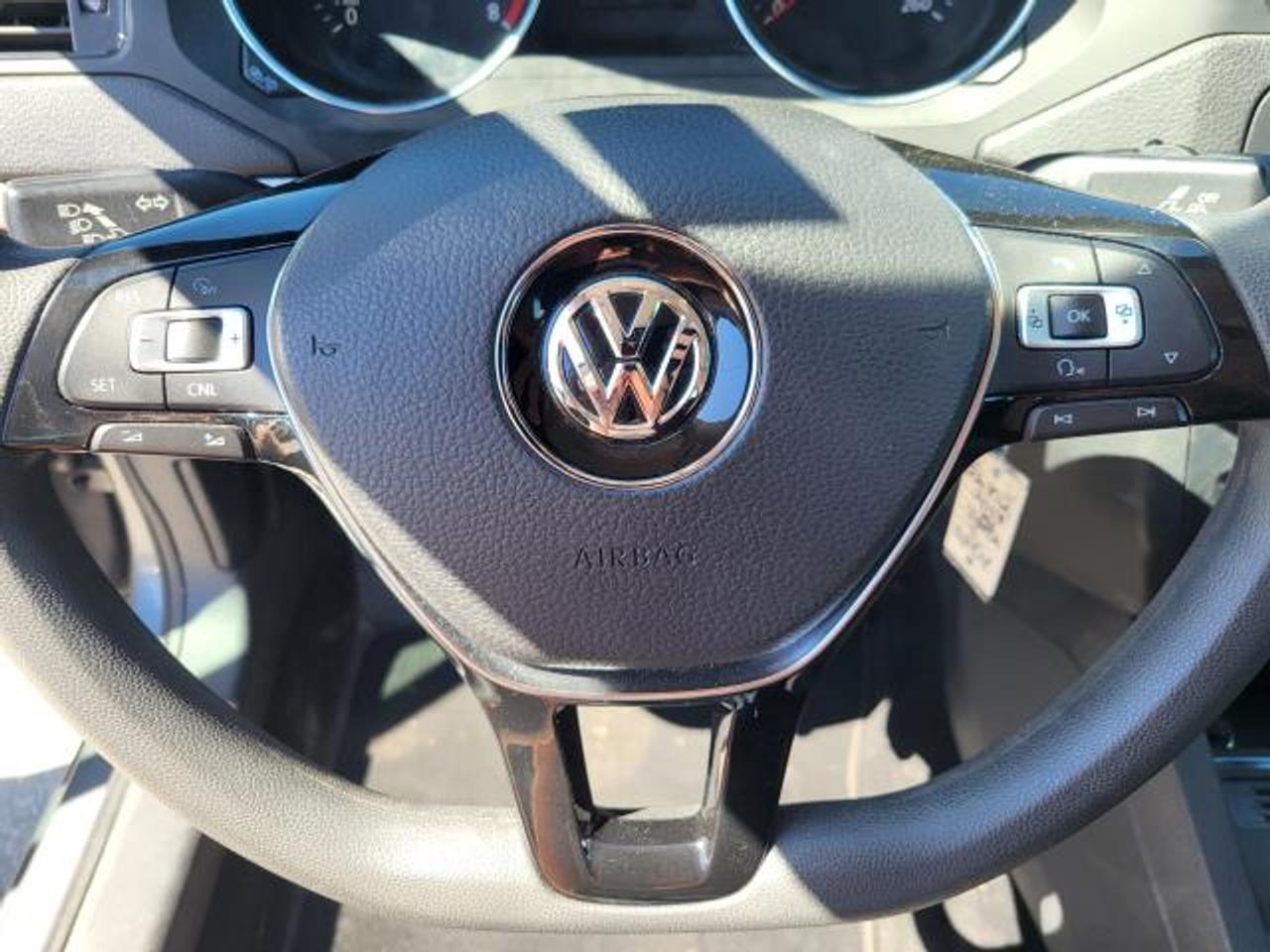 2017 Volkswagen Jetta Trendline Photo
