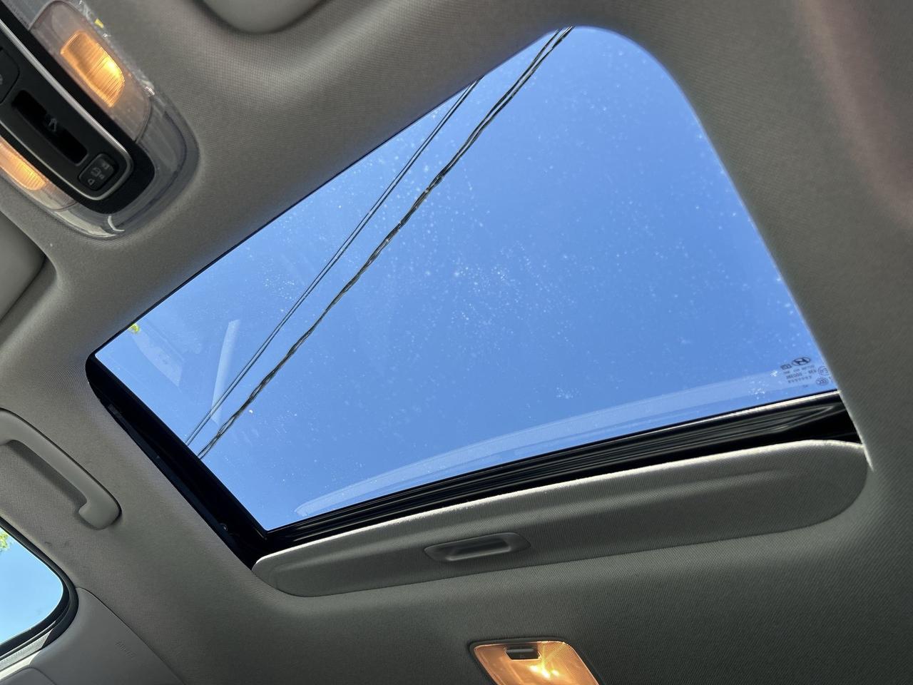 2023 Hyundai Elantra Preferred IVT w-Tech Pkg Photo
