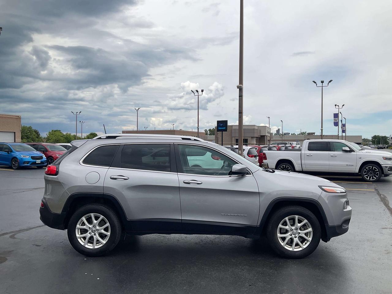 2016 Jeep Cherokee  Photo