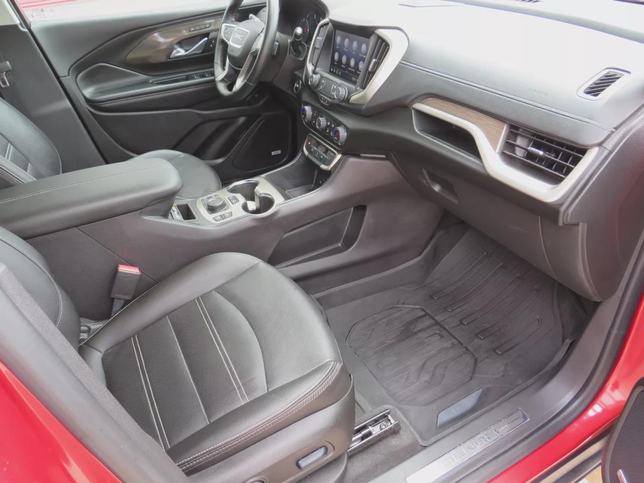 2024 GMC Terrain Denali Photo