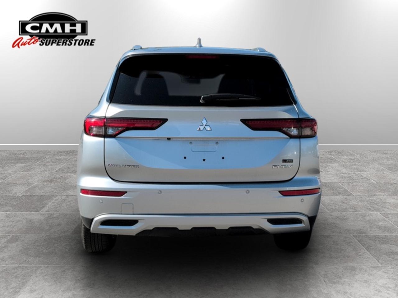 2025 Mitsubishi Outlander Plug-In Hybrid SE  *CLEAN CARFAX* Photo