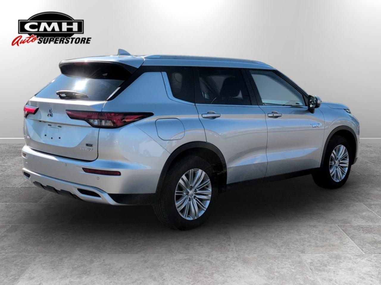 2025 Mitsubishi Outlander Plug-In Hybrid SE  *CLEAN CARFAX* Photo