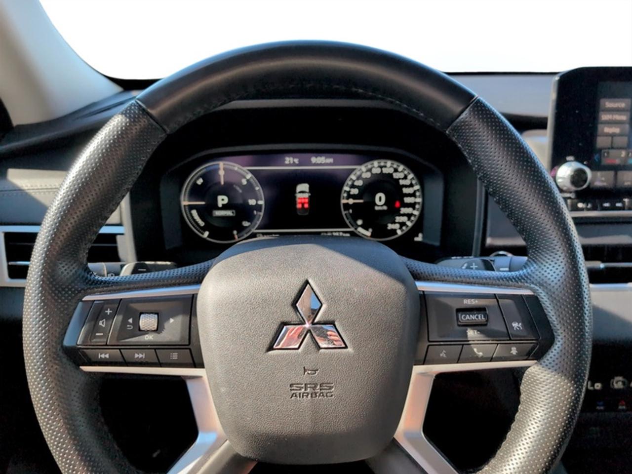 2025 Mitsubishi Outlander Plug-In Hybrid SE  *CLEAN CARFAX* Photo