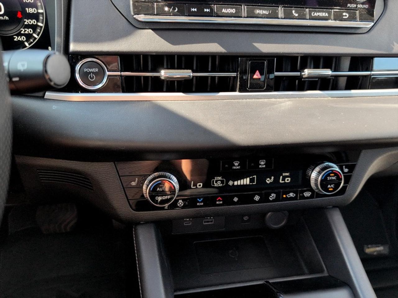 2025 Mitsubishi Outlander Plug-In Hybrid SE  *CLEAN CARFAX* Photo