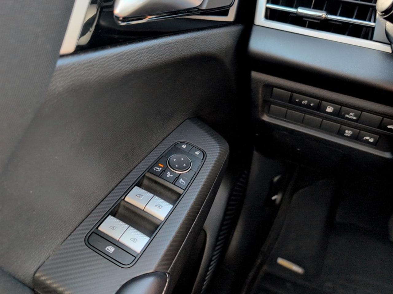 2025 Mitsubishi Outlander Plug-In Hybrid SE  *CLEAN CARFAX* Photo