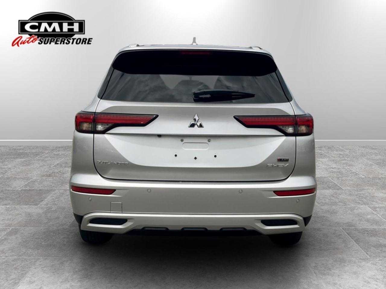 2025 Mitsubishi Outlander Plug-In Hybrid SE  *CLEAN CARFAX* Photo
