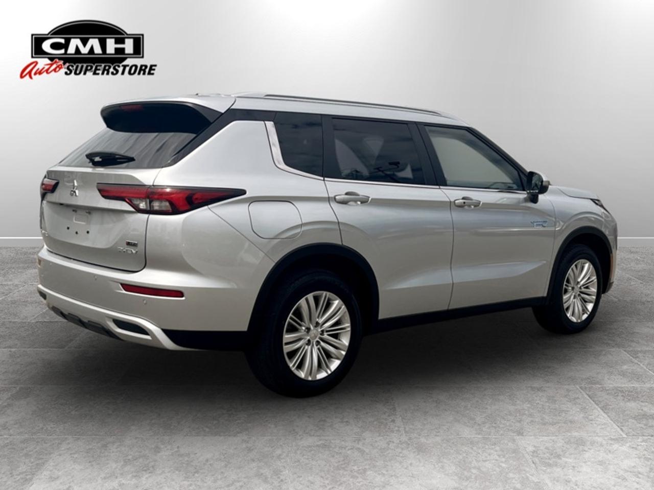 2025 Mitsubishi Outlander Plug-In Hybrid SE  *CLEAN CARFAX* Photo