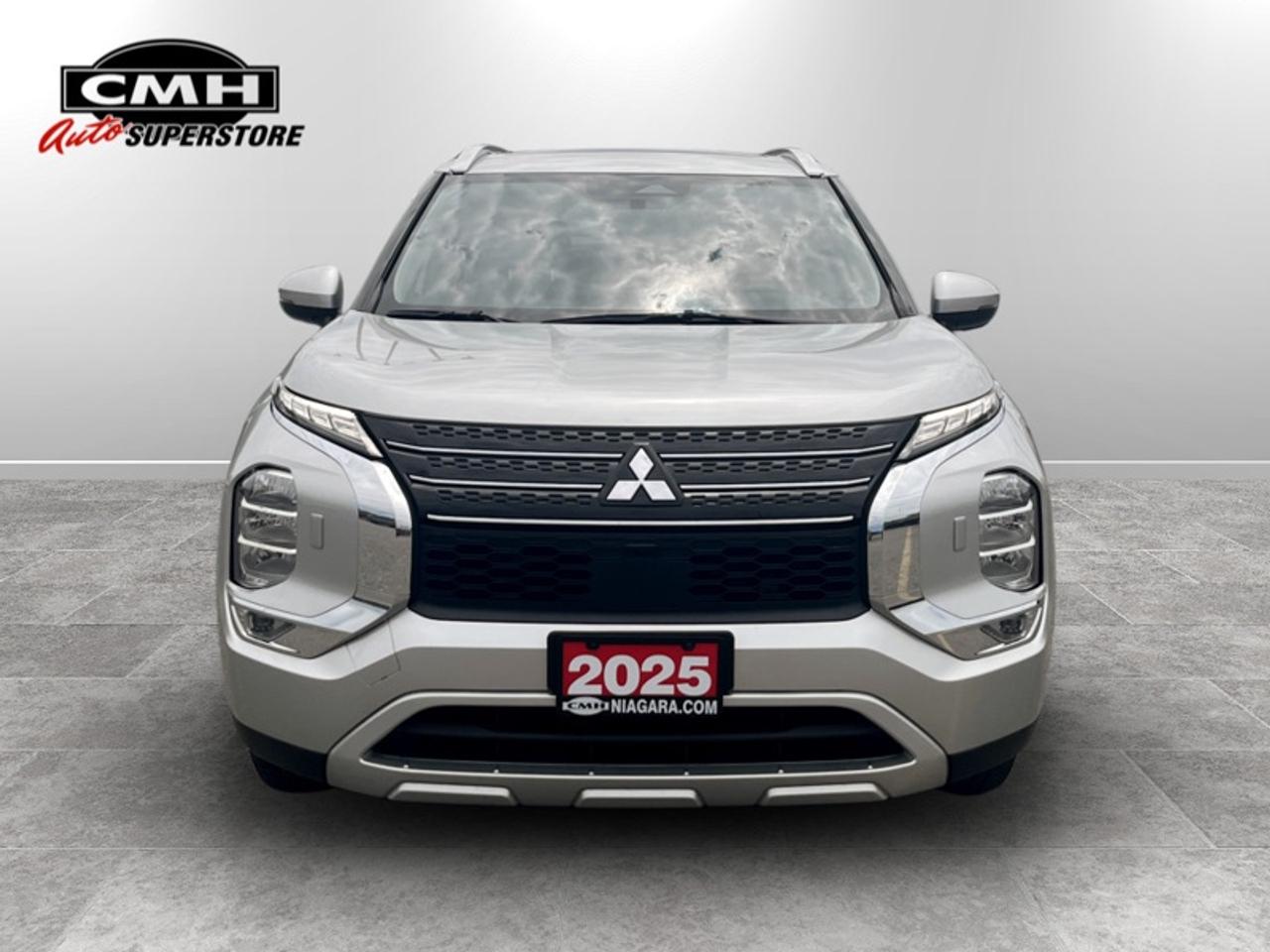 2025 Mitsubishi Outlander Plug-In Hybrid SE  *CLEAN CARFAX* Photo