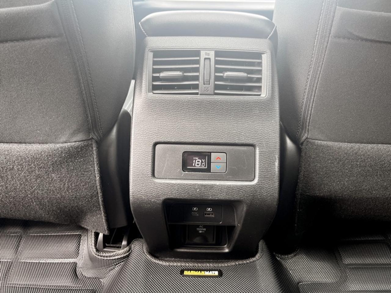 2025 Mitsubishi Outlander Plug-In Hybrid SE  *CLEAN CARFAX* Photo