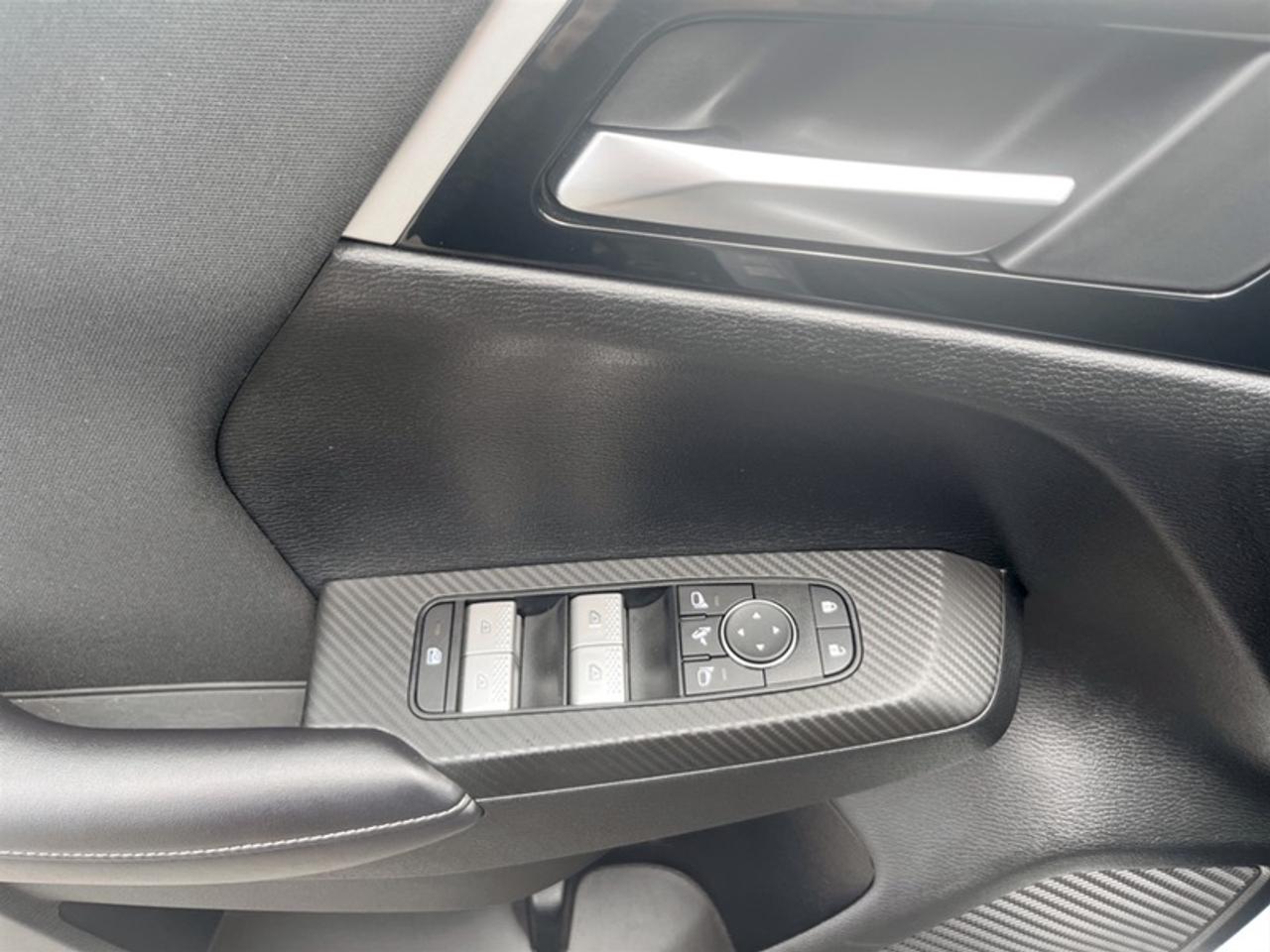 2025 Mitsubishi Outlander Plug-In Hybrid SE  *CLEAN CARFAX* Photo