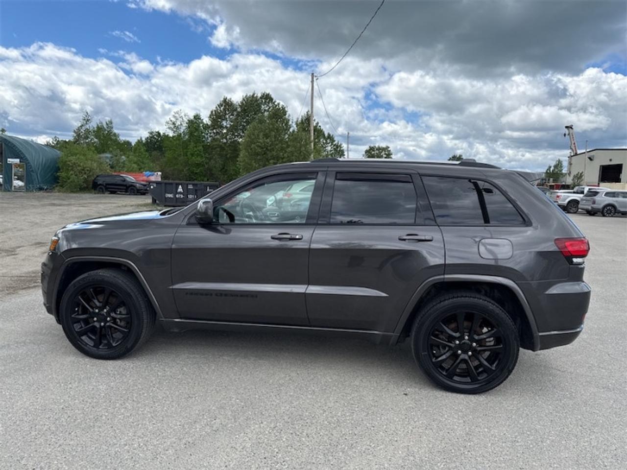 2021 Jeep Grand Cherokee Altitude  Navigation GPS - $236 B/W Photo