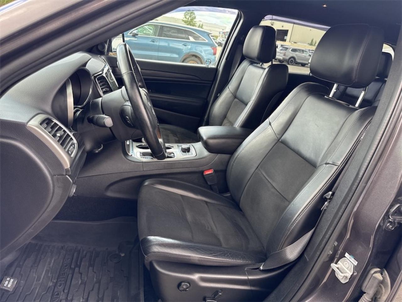 2021 Jeep Grand Cherokee Altitude  Navigation GPS - $236 B/W Photo