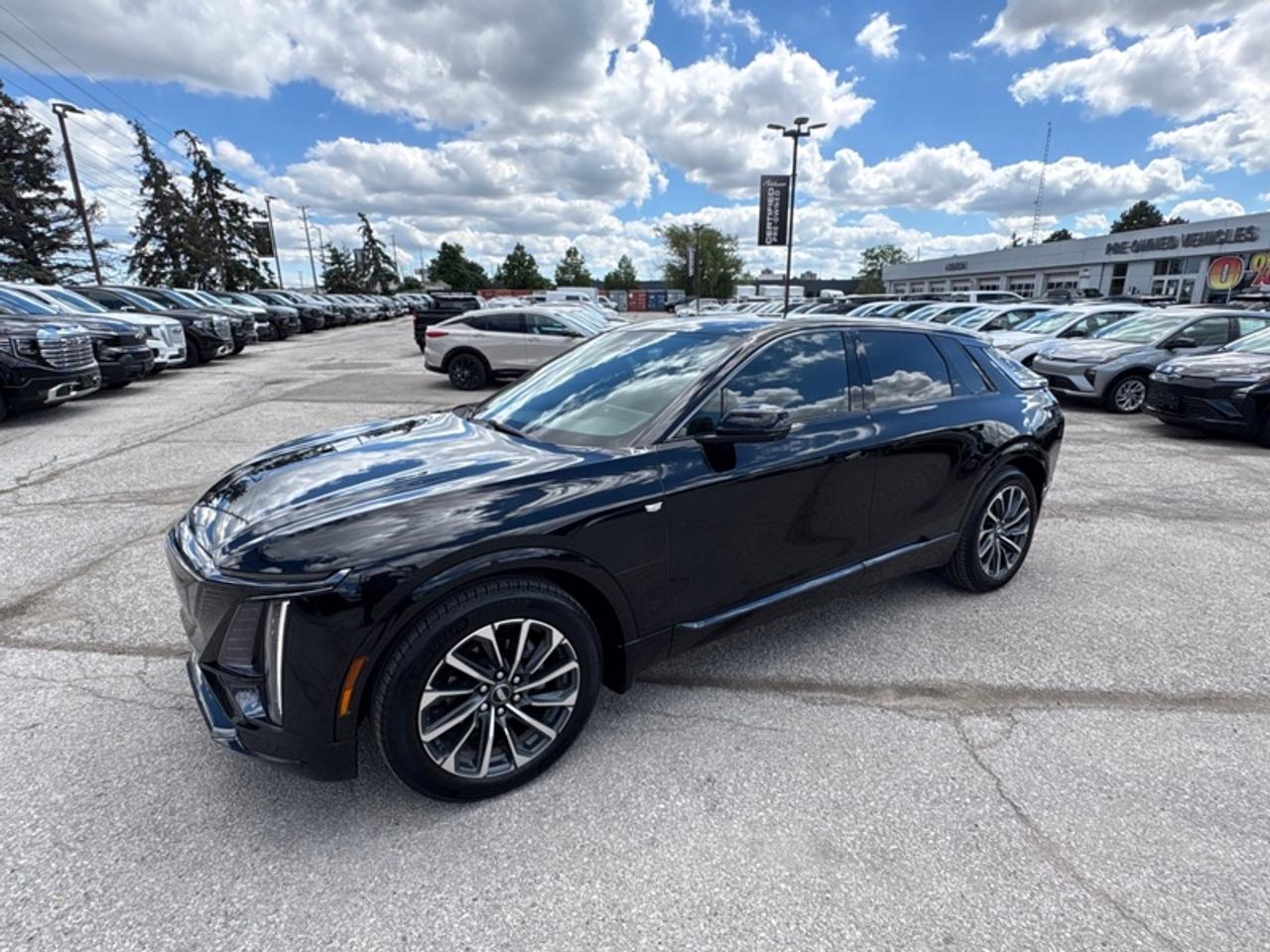 2024 Cadillac LYRIQ Sport  505 RANGE| PANO ROOF| Photo2