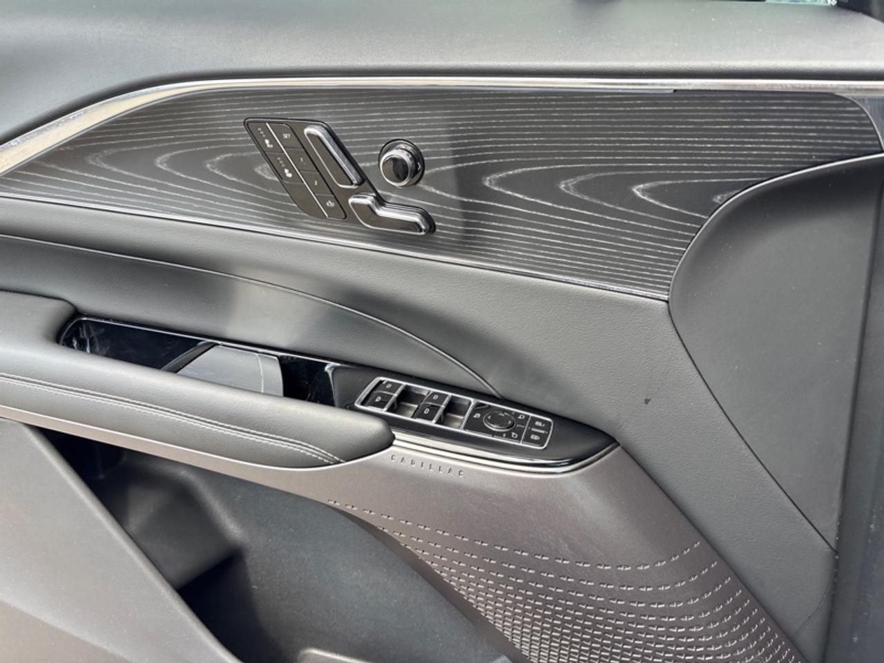 2024 Cadillac LYRIQ Sport  505 RANGE| PANO ROOF| Photo