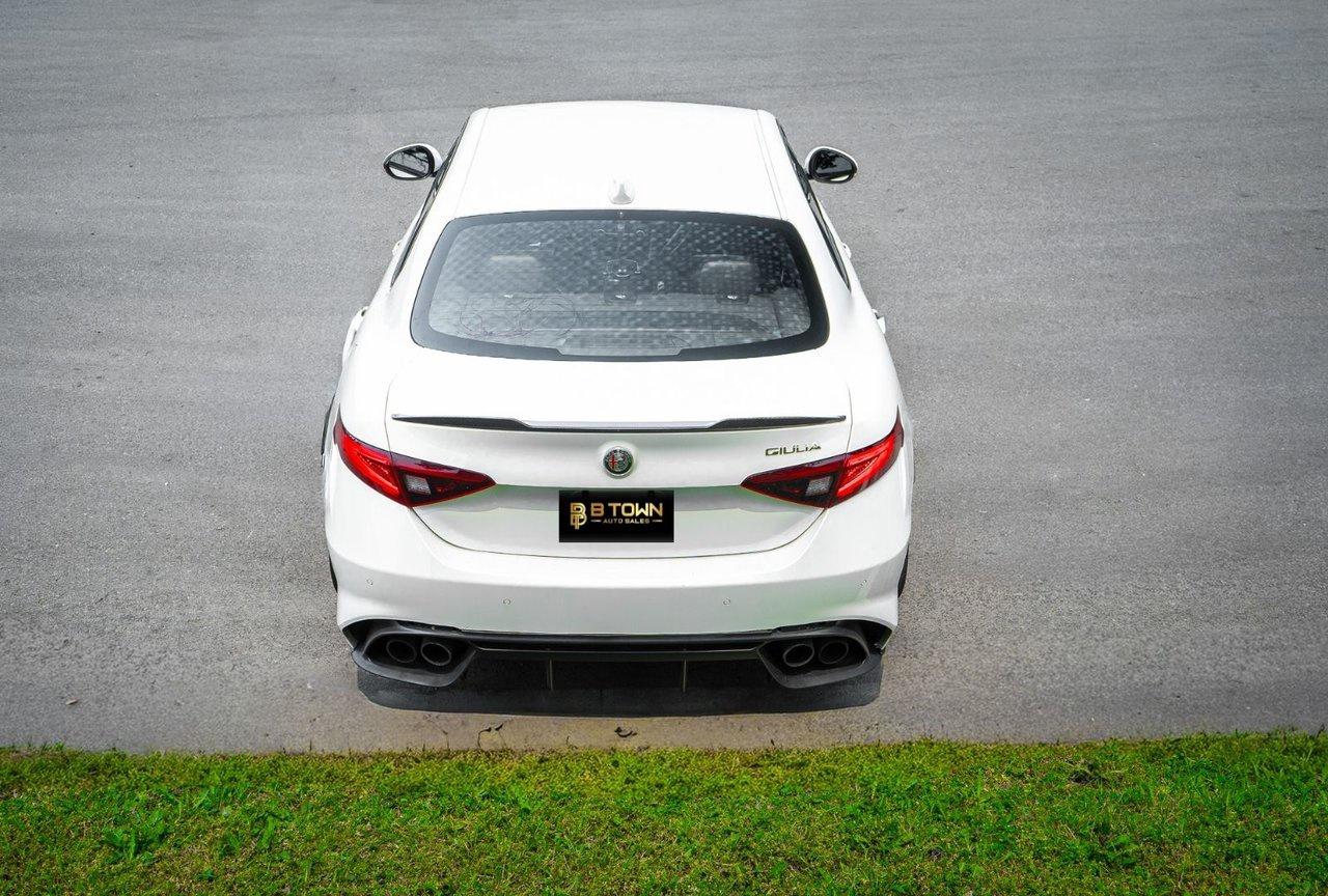 2017 Alfa Romeo Giulia Quadrifoglio Photo