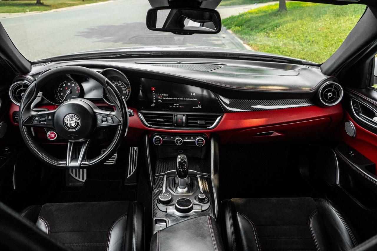 2017 Alfa Romeo Giulia Quadrifoglio Photo
