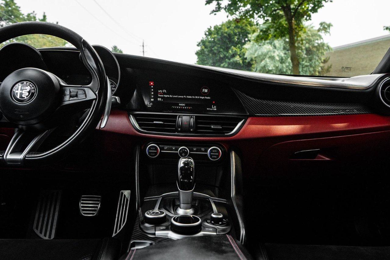 2017 Alfa Romeo Giulia Quadrifoglio Photo