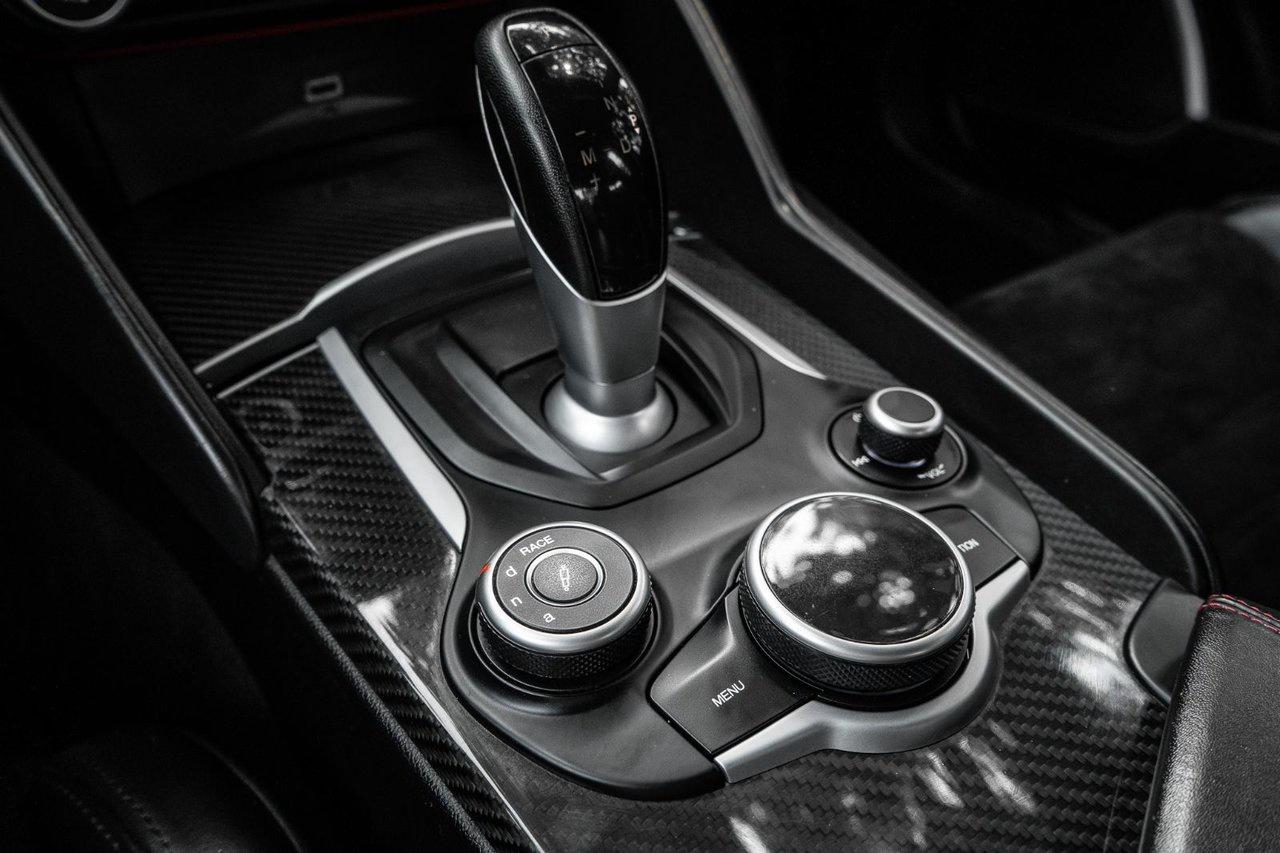 2017 Alfa Romeo Giulia Quadrifoglio Photo