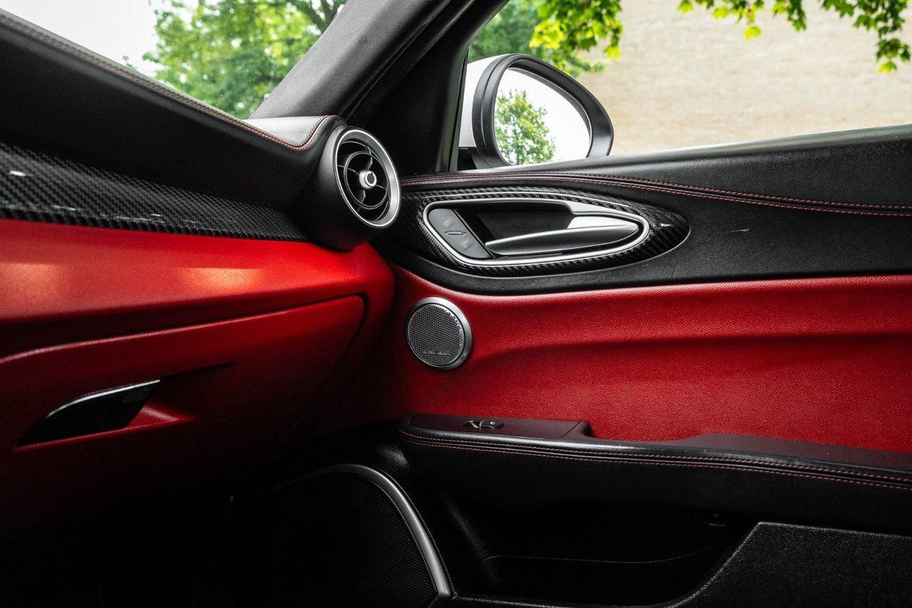 2017 Alfa Romeo Giulia Quadrifoglio Photo
