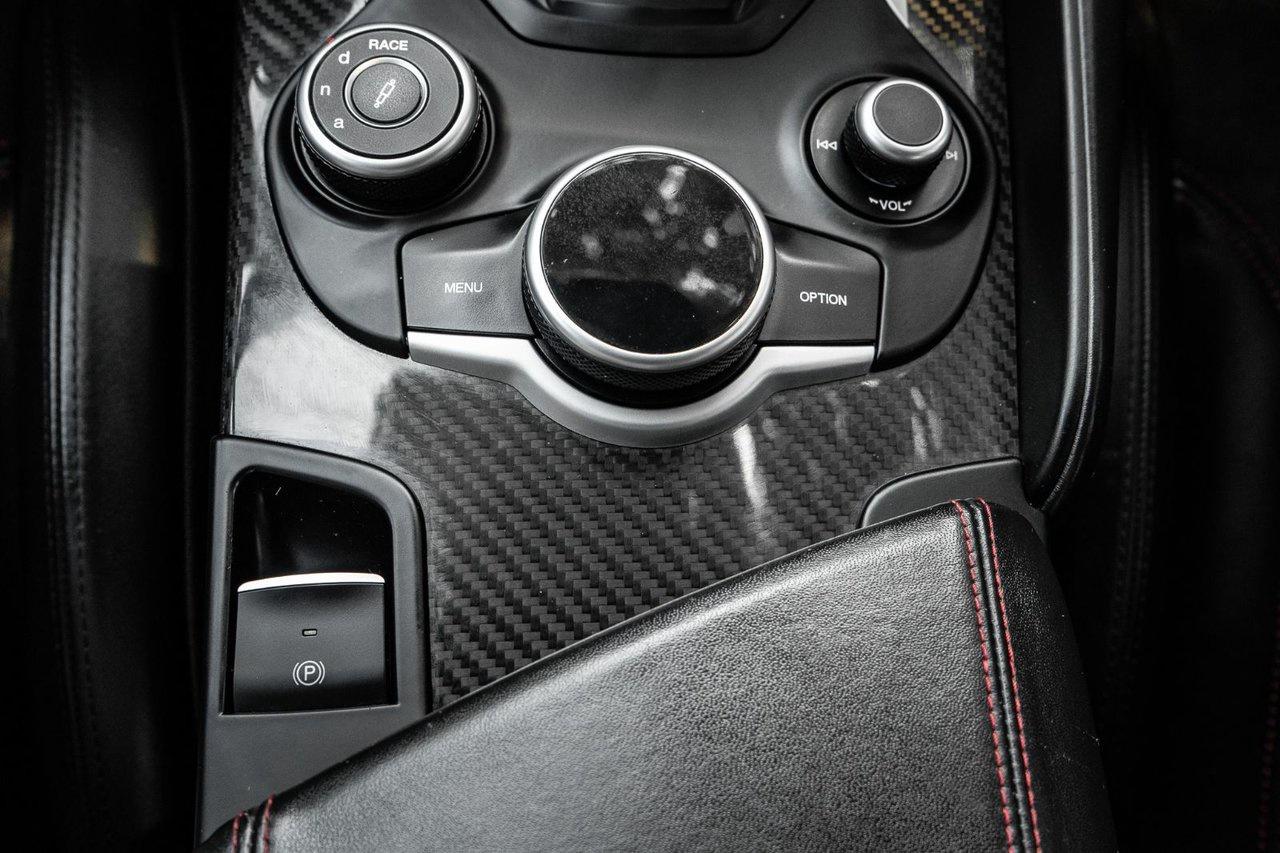 2017 Alfa Romeo Giulia Quadrifoglio Photo