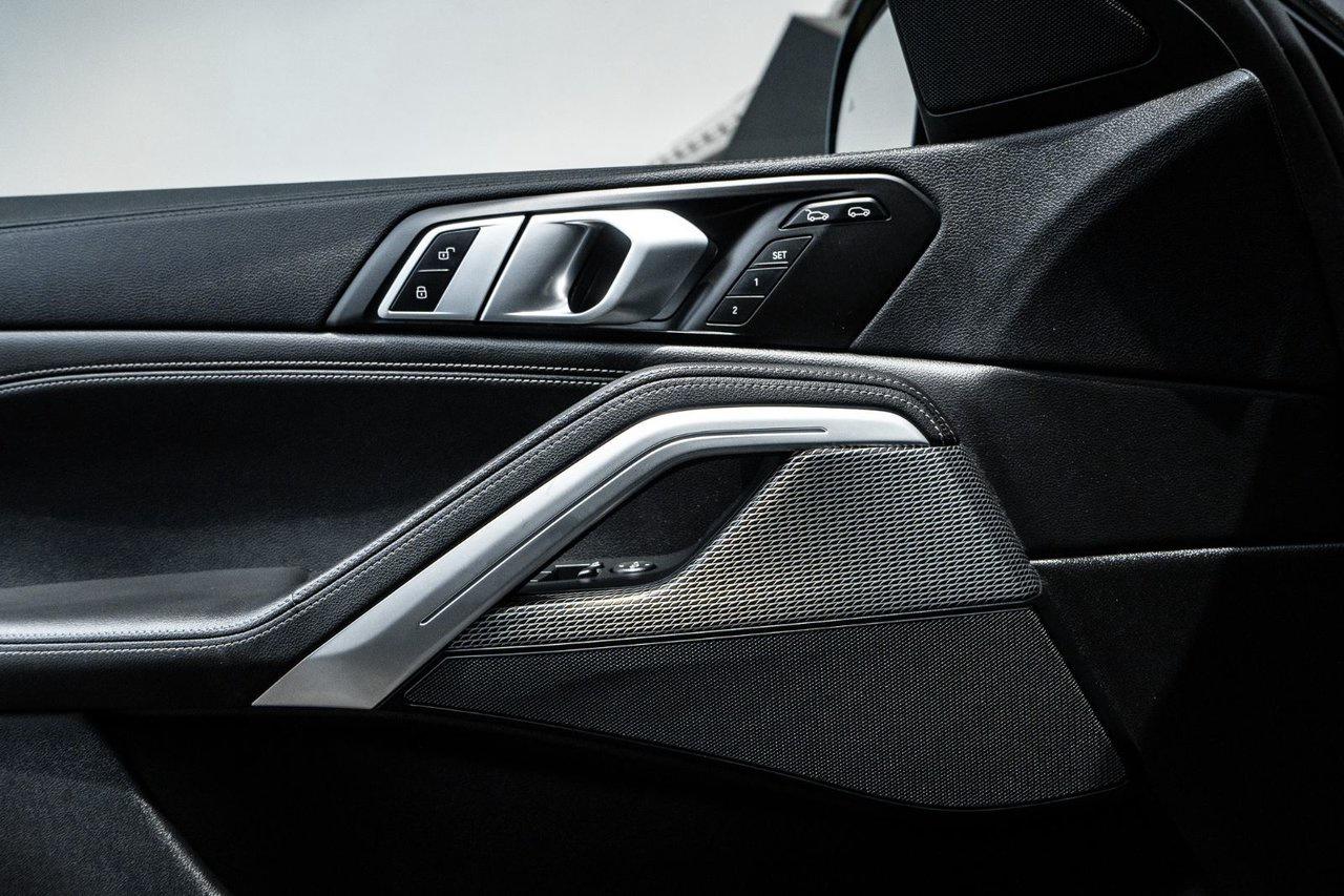 2022 BMW X6 M50i Photo