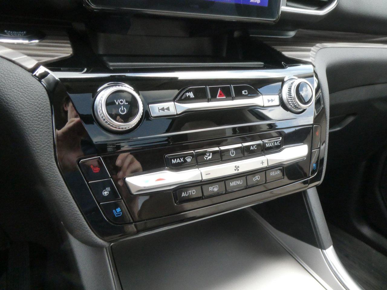 2022 Ford Explorer Limited | Heated Seats | Backup Cam | Nav | Photo