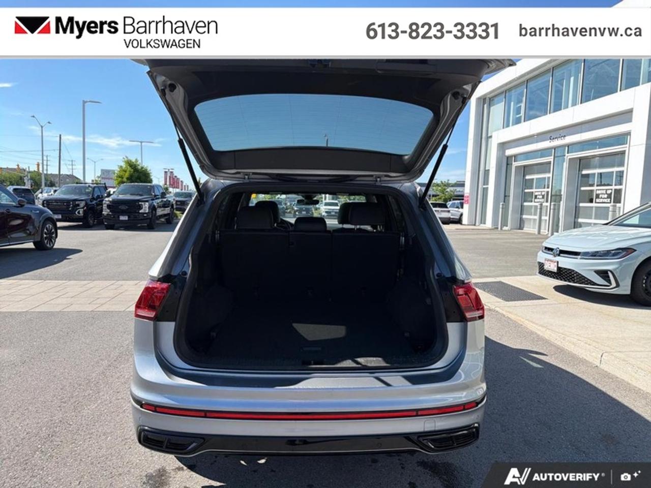 2022 Volkswagen Tiguan Comfortline R-Line Black Edition Photo