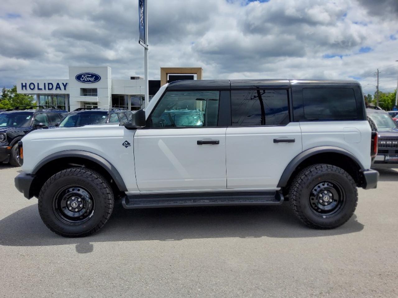 2026 Ford Bronco Outer Banks Photo2