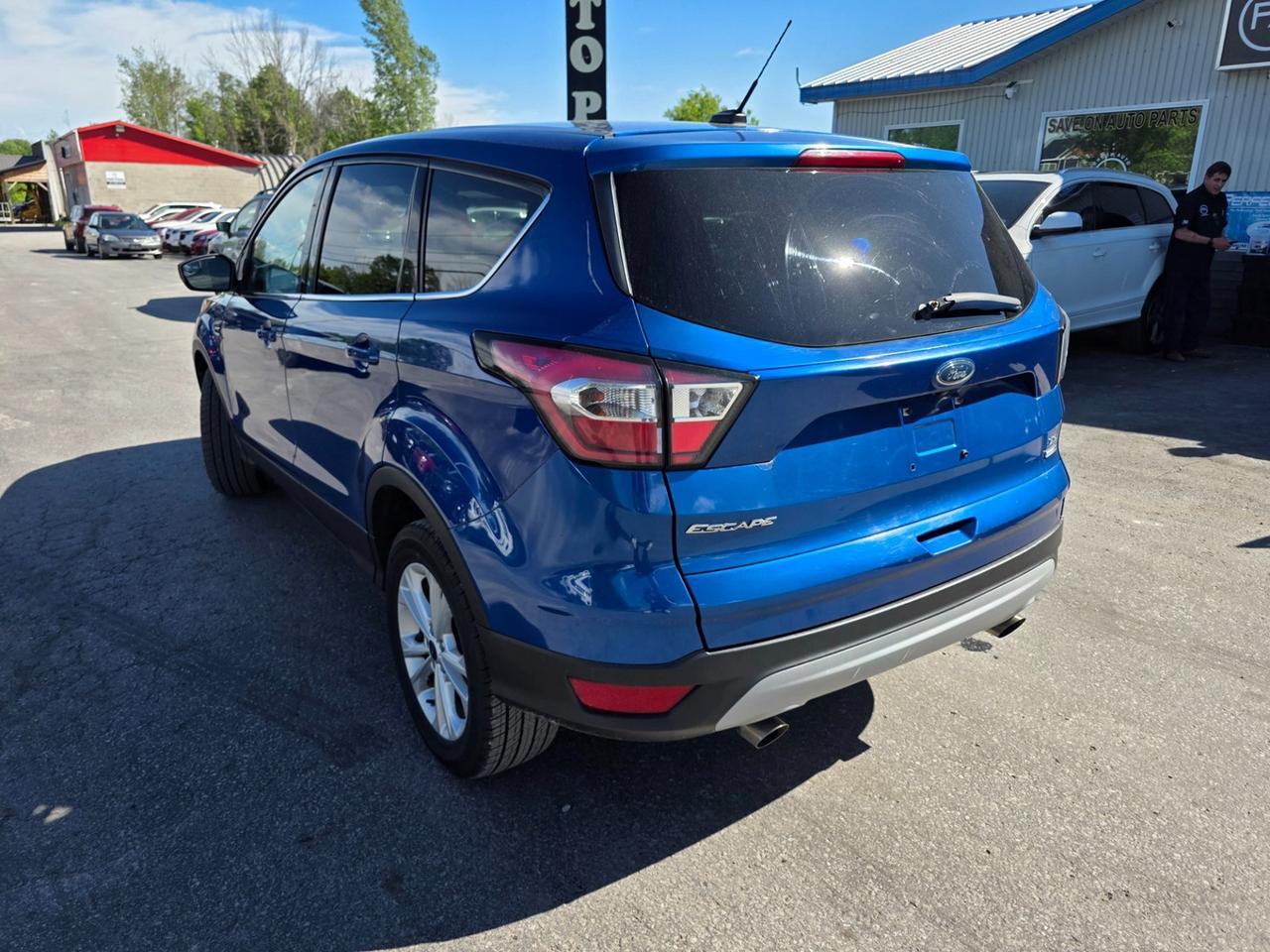 2017 Ford Escape SE 4WD Photo2