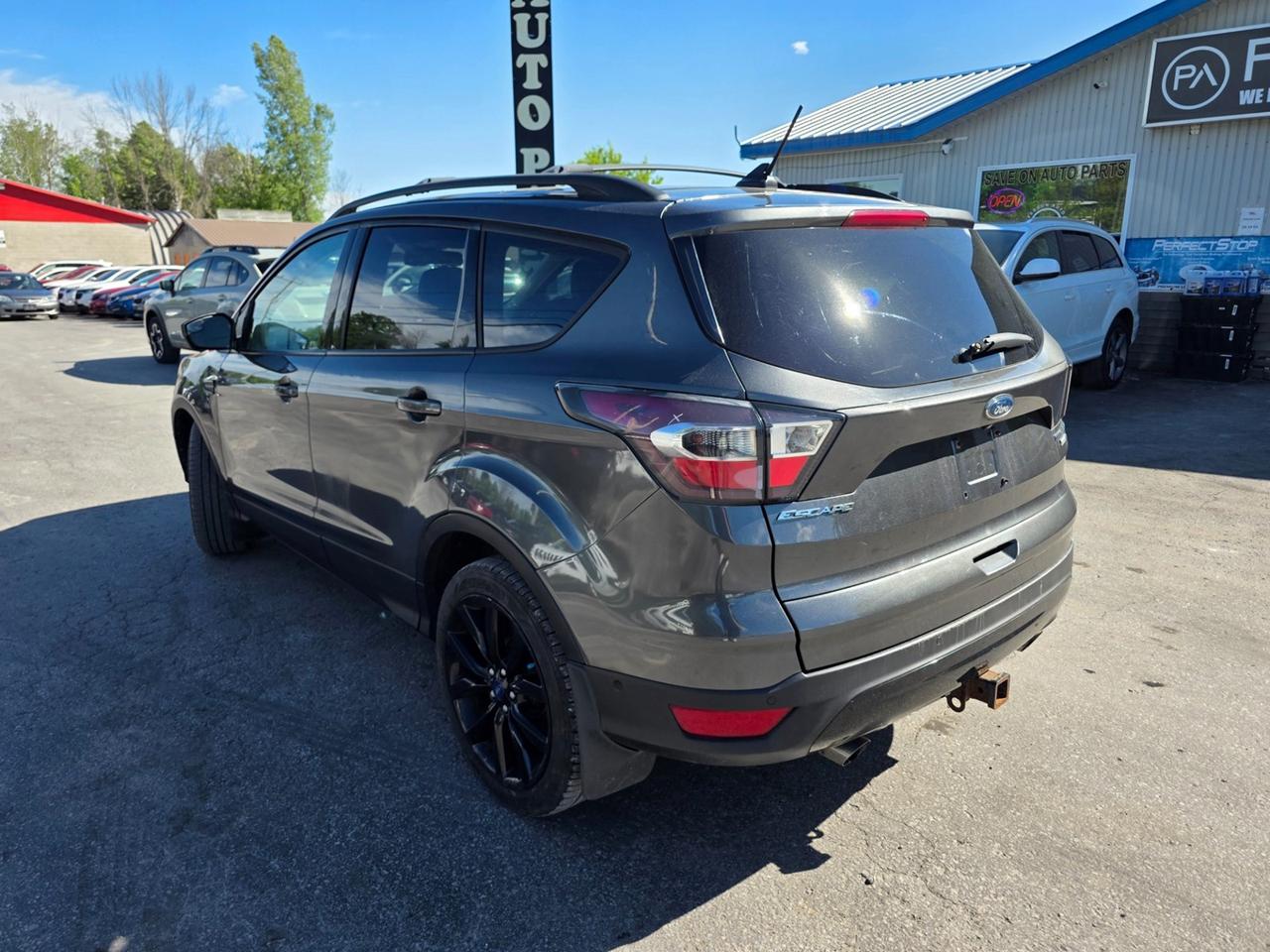 2018 Ford Escape Titanium Photo2