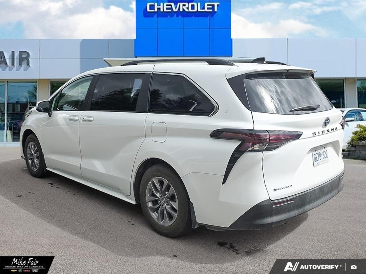 2025 Toyota Sienna  Photo2