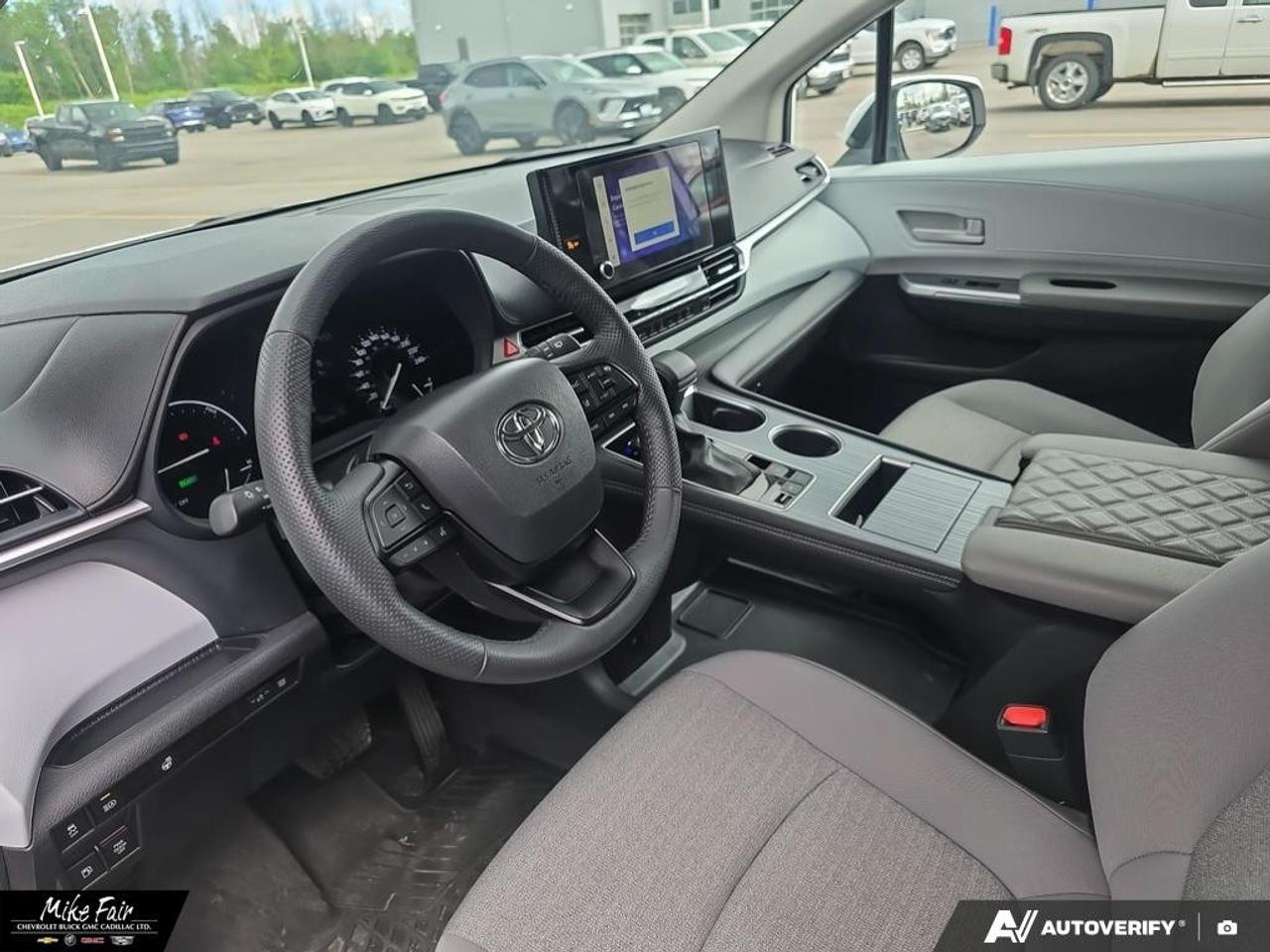 2025 Toyota Sienna  Photo