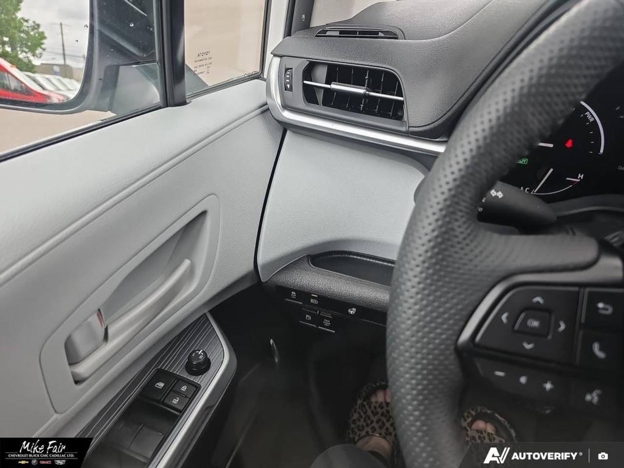 2025 Toyota Sienna  Photo