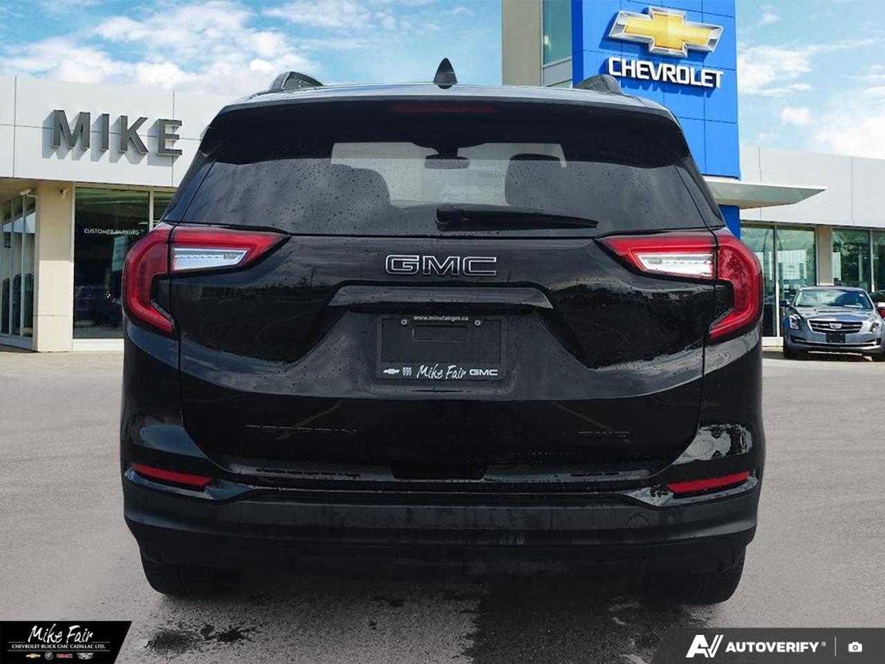2024 GMC Terrain AWD SLE Photo4