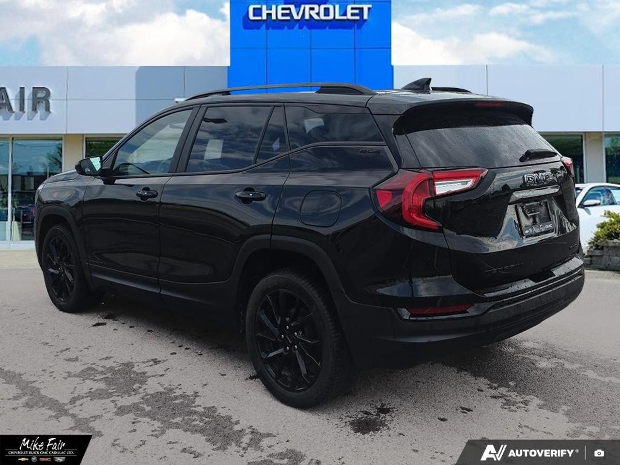 2024 GMC Terrain AWD SLE Photo3