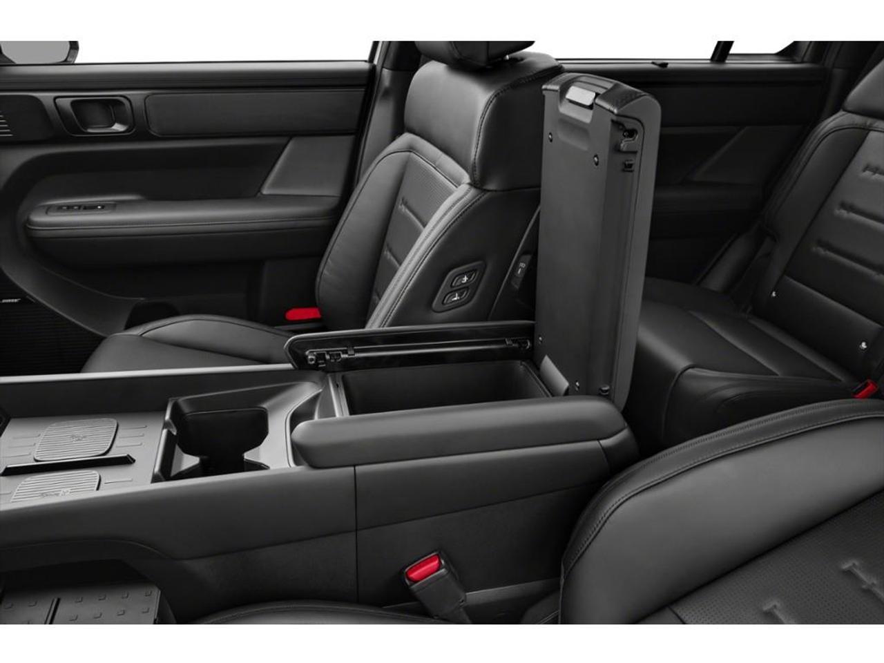 2026 Hyundai Santa Fe HEV Ultimate Calligraphy Photo