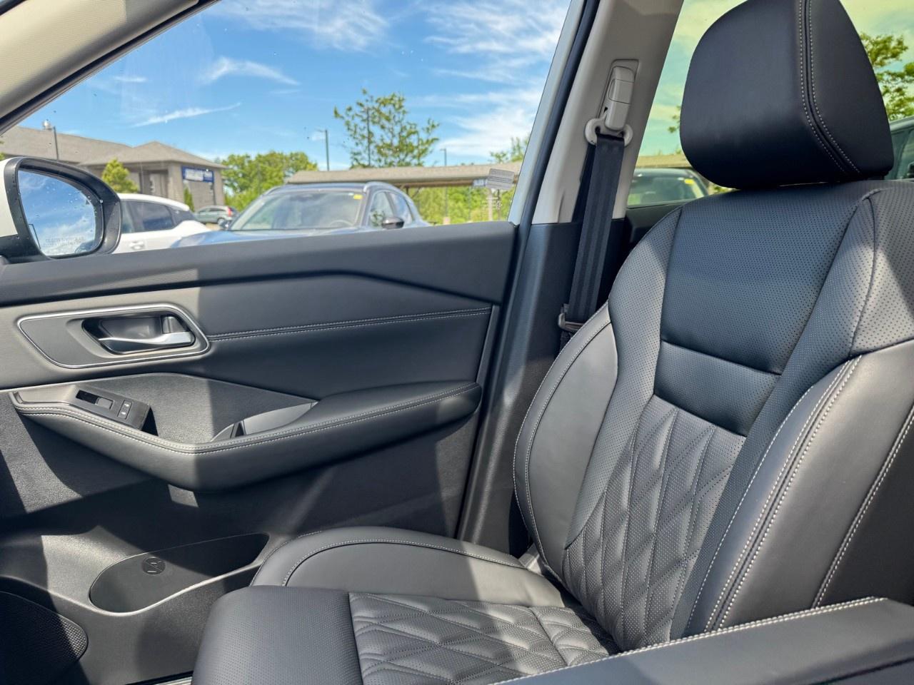 2026 Nissan Rogue AWD Platinum Photo