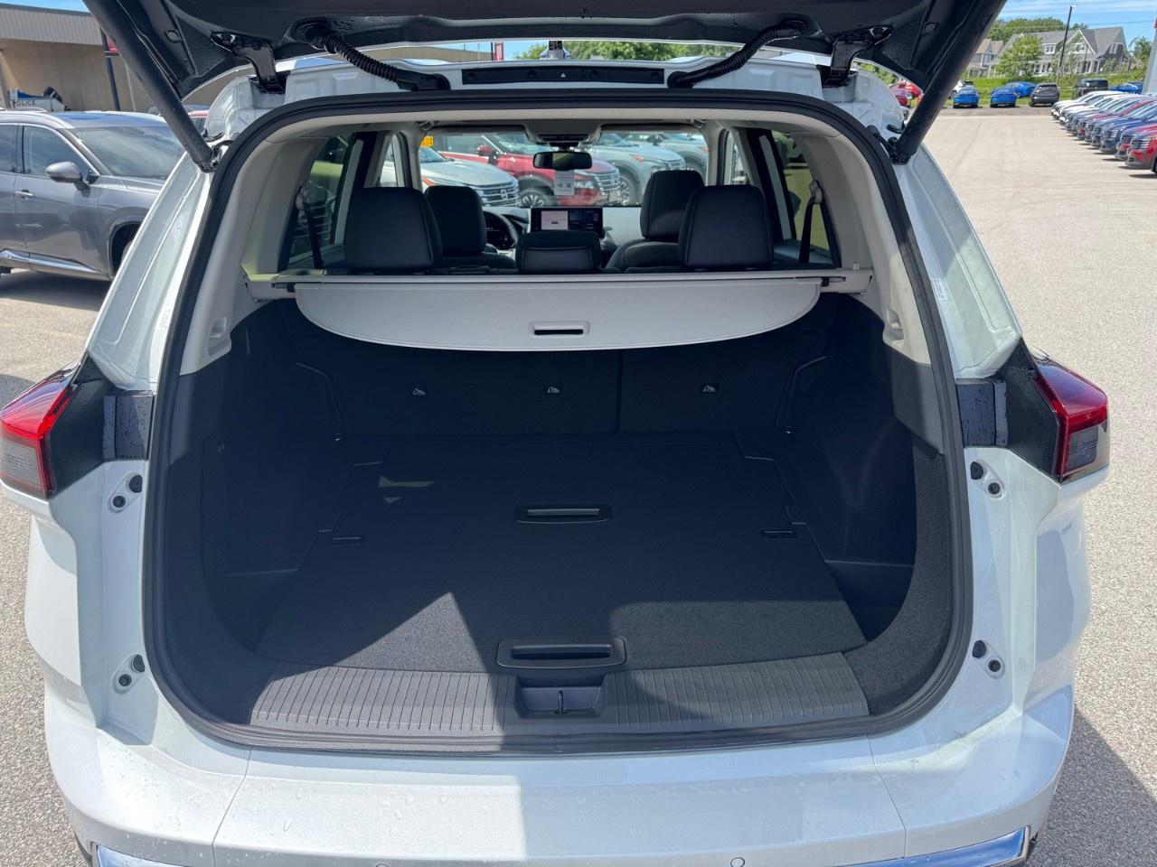 2026 Nissan Rogue AWD Platinum Photo