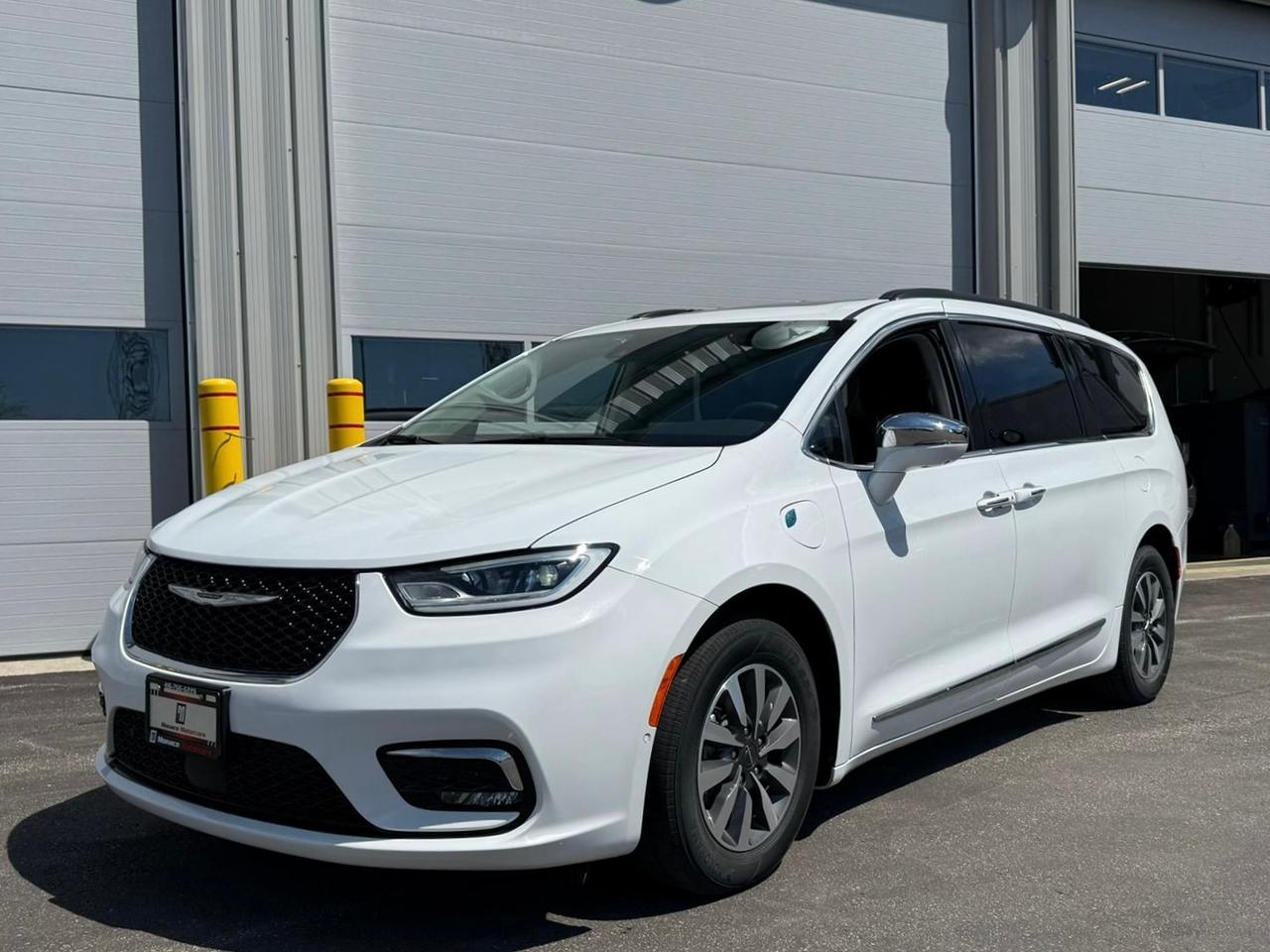 2022 Chrysler Pacifica Hybrid Limited FWD