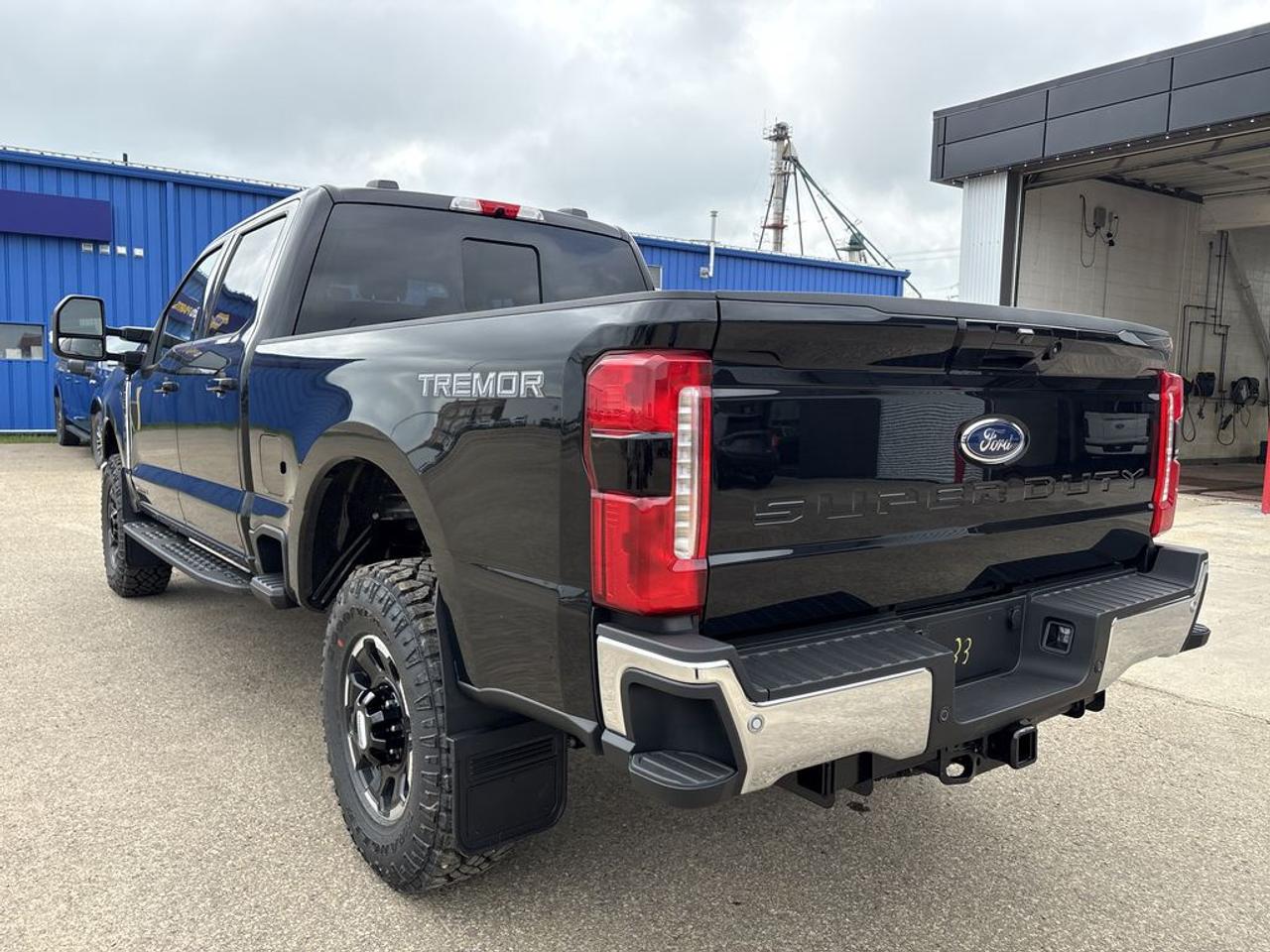 2026 Ford F-350 Super Duty SRW LARIAT 6.8' Box 618A Photo4